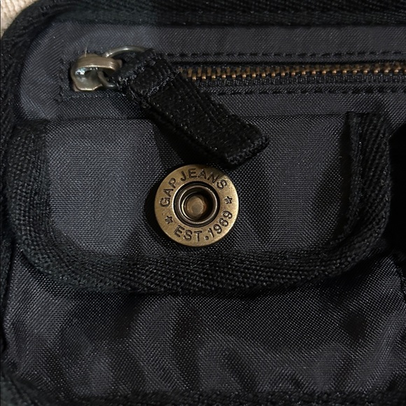 Gap Sleek Black Woman Wristlet - Picture 3 of 3